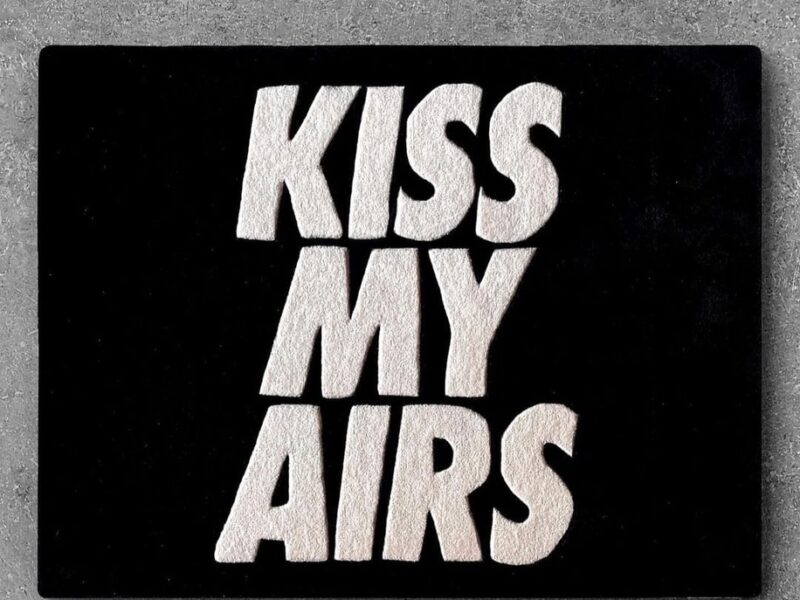 Kiss My Airs Rug | Rectangle
